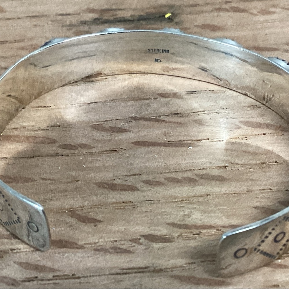 🟢 Vintage Navajo Style Sterling Cuff Bracelet - EUC - Beautiful Stones Sterling - Picture 12 of 16